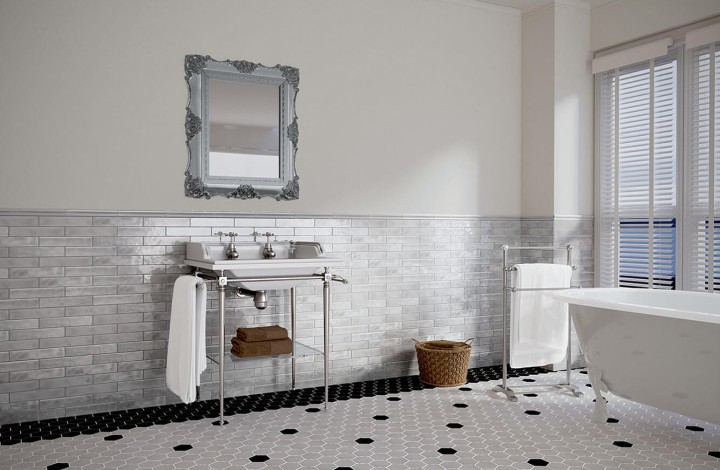 Настенная Amadis Boston Hibiscus 5x25 в интерьере