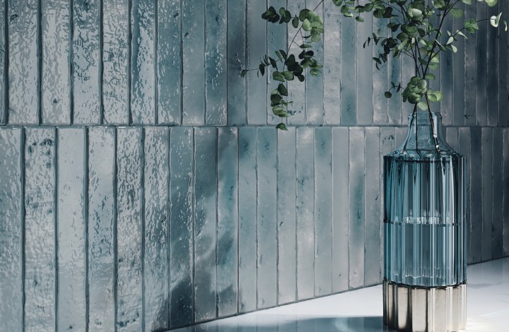 Настенная AMADIS BRUTALIST Lake Gloss 3,8х23,5 в интерьере