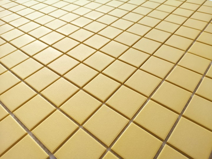 Керамическая Leedo (Caramelle) L Universo Nana gialla 48x48x6 — фото 2