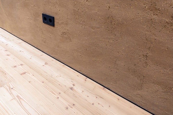 Плинтусы напольные Decaro Микроплинтус Microplinth Микроплинтус M15A Анодированный титановый браш 200 — фото 20