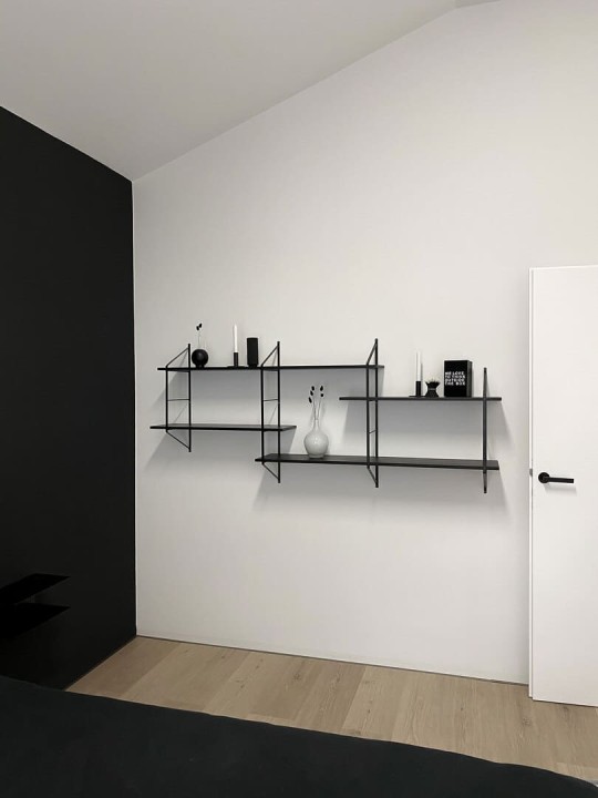 Плинтусы напольные Decaro Микроплинтус Microplinth Микроплинтус M15A Анодированный черный 300 — фото 12