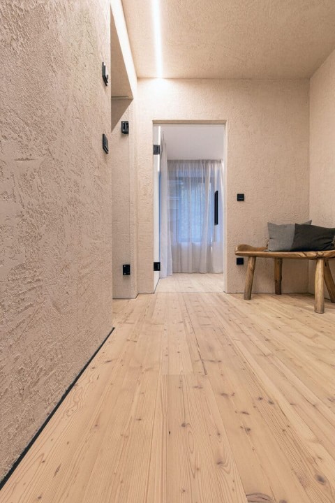 Плинтусы напольные Decaro Микроплинтус Microplinth Микроплинтус M15A Анодированный черный 300 — фото 18