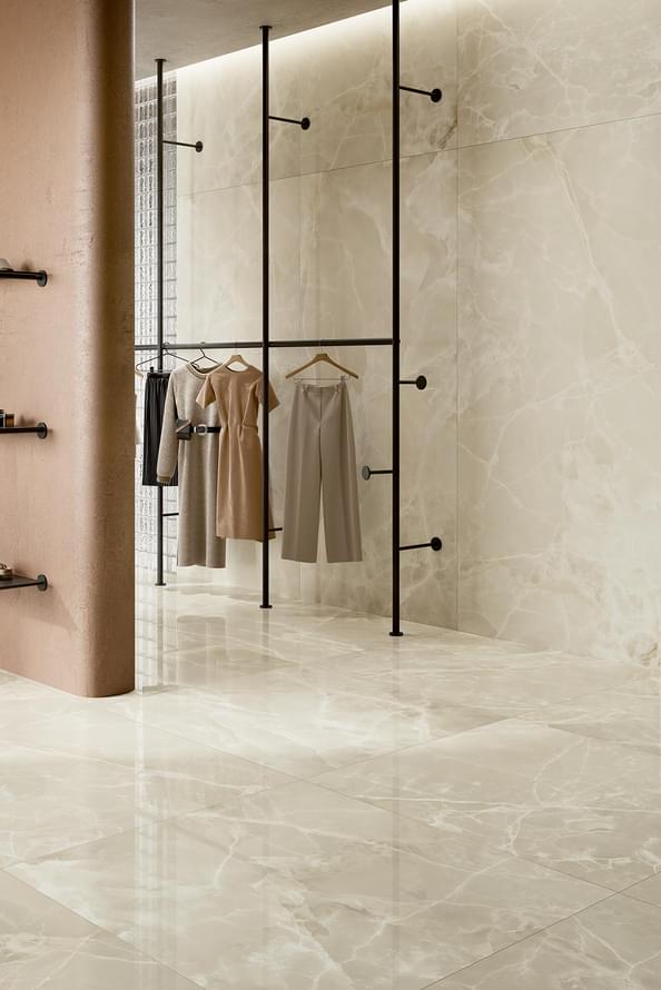 Фото в интерьере для магазина COEM Ceramiche Onice Effect