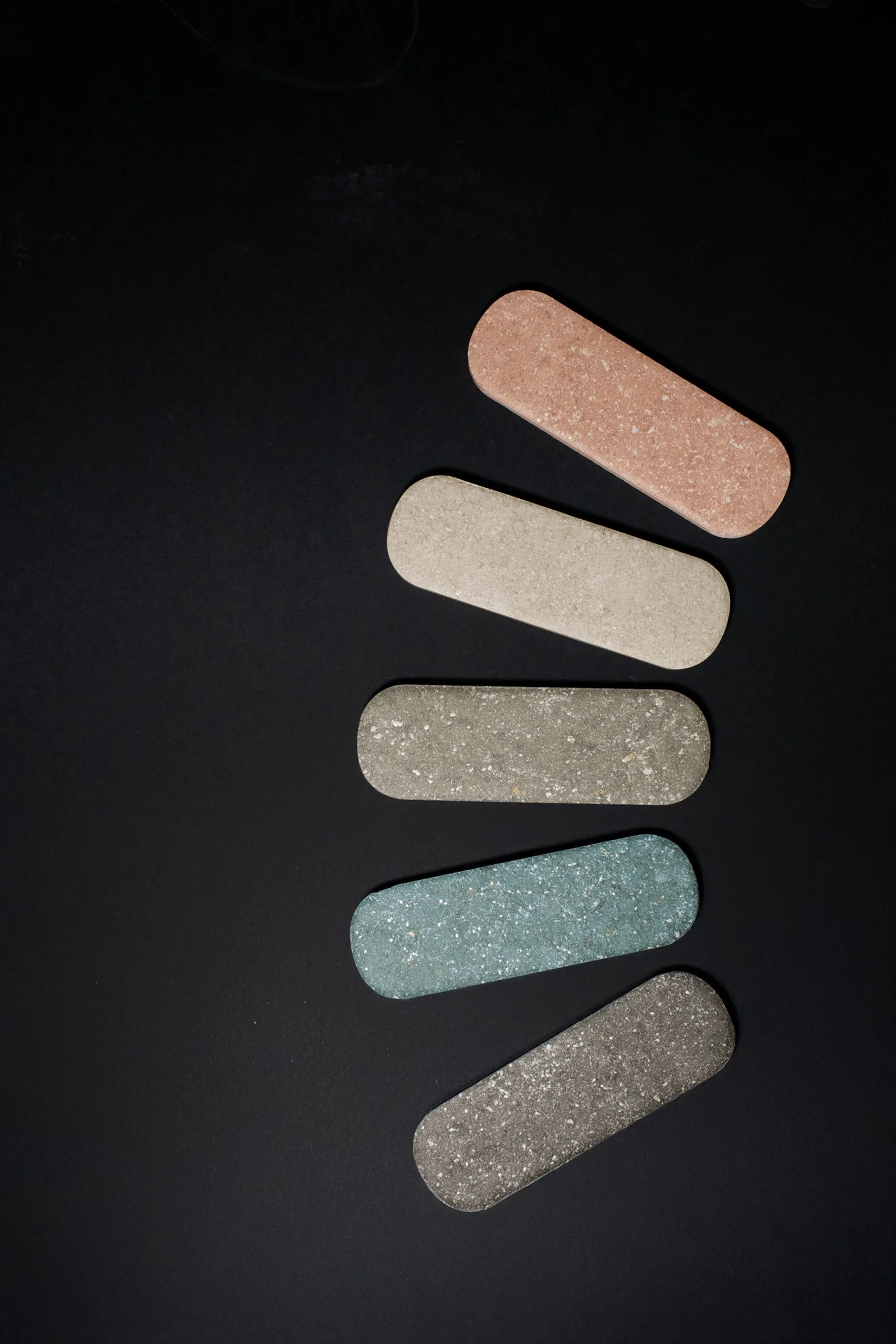 Фото в интерьере DNA Tiles Stone Dust