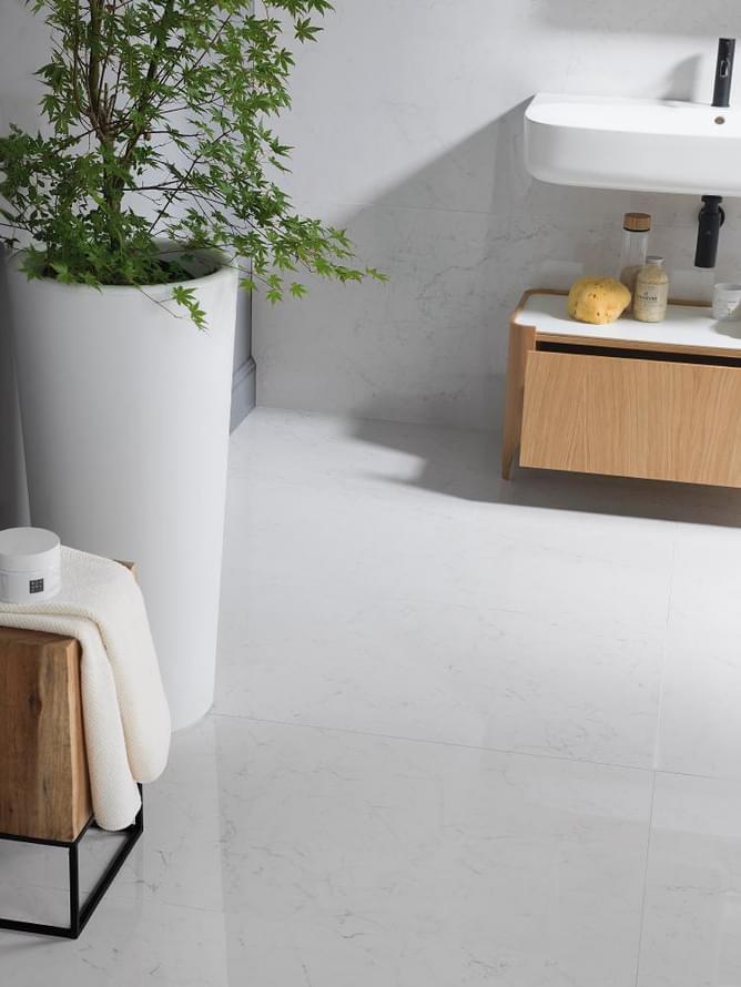 Фото в интерьере для ванной Porcelanosa  Bianco Pulido