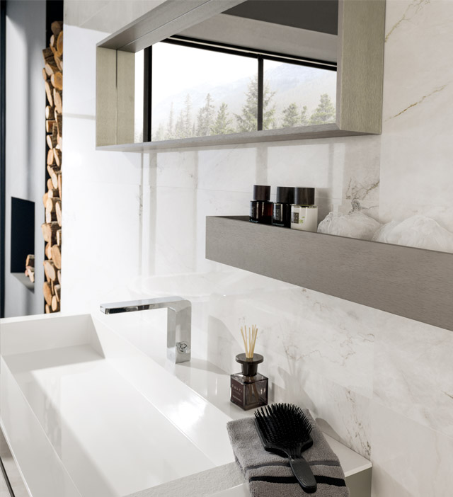 Фото в интерьере для ванной Venis  Bianco Carrara